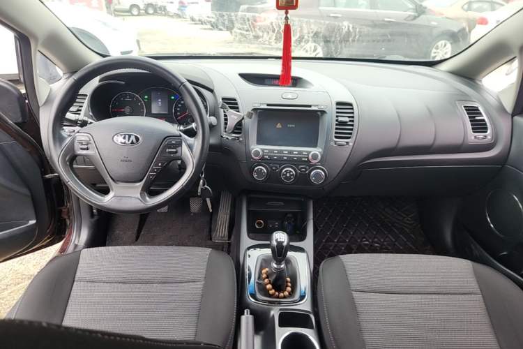 Used Kia K3 2016 1.6L Manual GLS Center Console