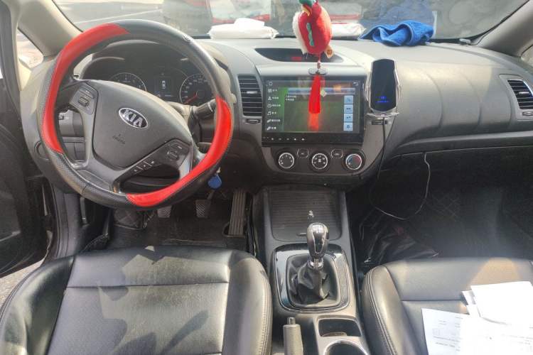 Used Kia K3 2016 1.6L Manual GLS Center Console