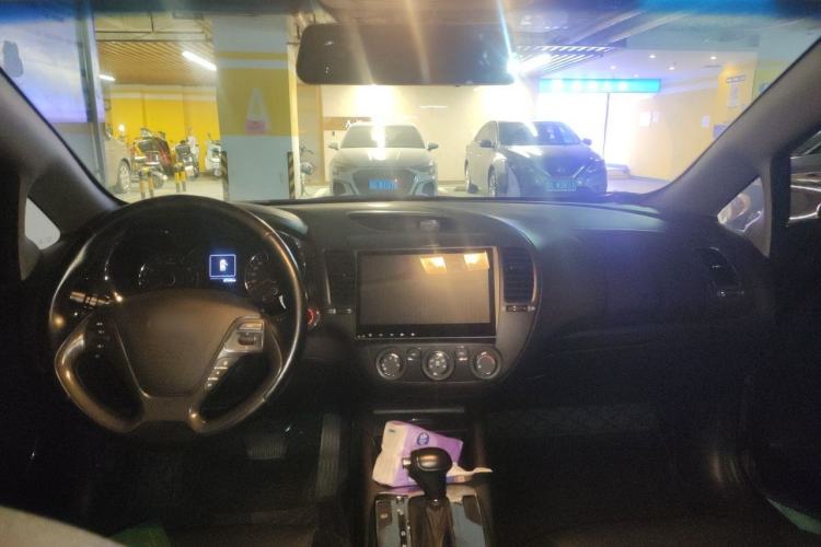 Used Kia K3 2016 1.6L Automatic GLS Center Console