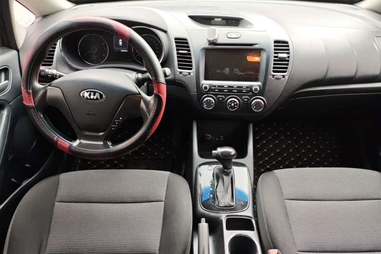 Used Kia K3 2016 1.6L Automatic GL Center Console