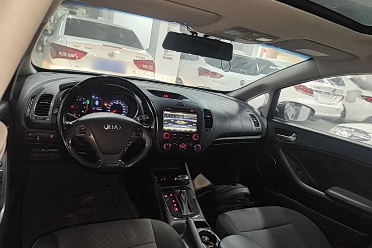 Used Kia K3 2016 1.6L Automatic GLS Center Console