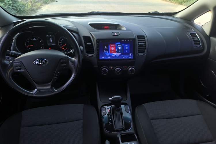 Used Kia K3 2016 1.6L Automatic GLS Center Console