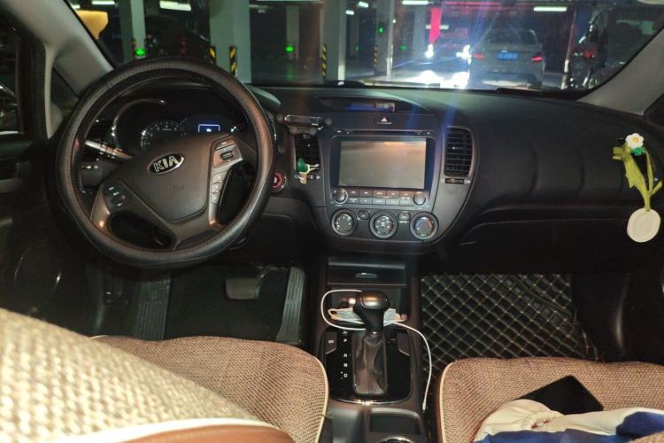 Used Kia K3 2016 1.6L Automatic GLS Center Console