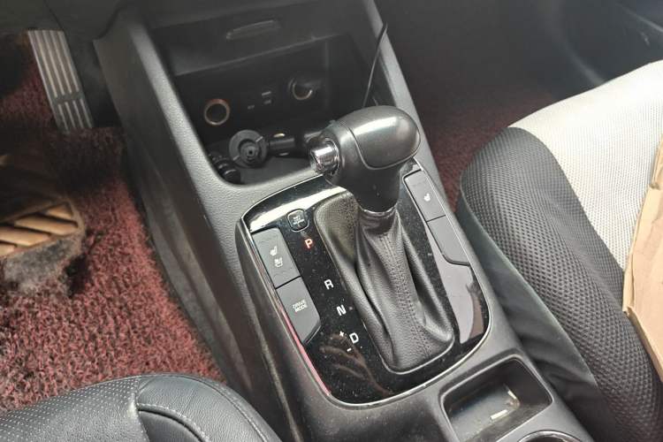 Used Kia K3 2016 1.6L Automatic GLS Gear Lever
