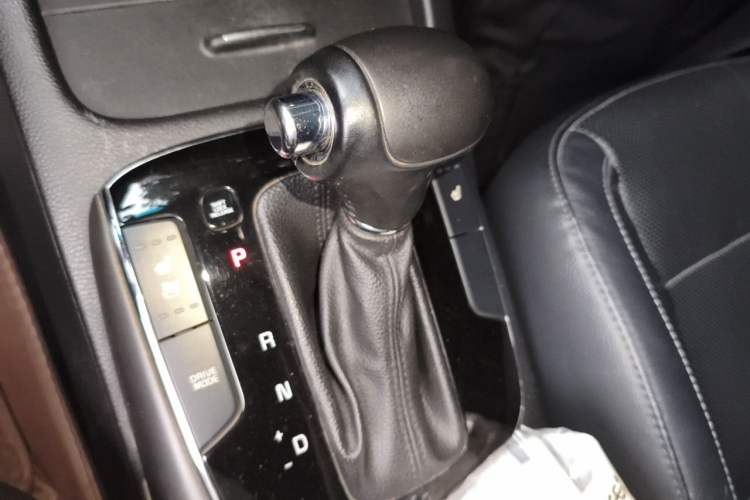 Used Kia K3 2016 1.6L Automatic GLS Gear Lever