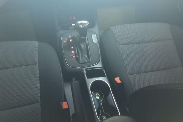 Used Kia K3 2016 1.6L Automatic GLS Gear Lever
