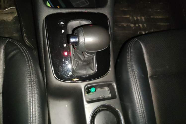 Used Kia K3 2016 1.6L Automatic GL Gear Lever