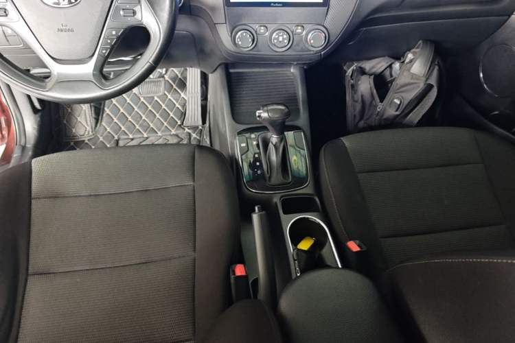 Used Kia K3 2016 1.6L Automatic GLS Gear Lever