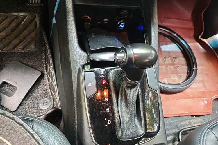 Used Kia K3 2016 1.6L Automatic DLX Gear Lever