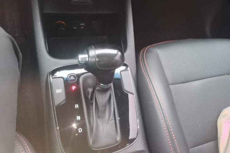 Used Kia K3 2016 1.6L Automatic GLS Gear Lever
