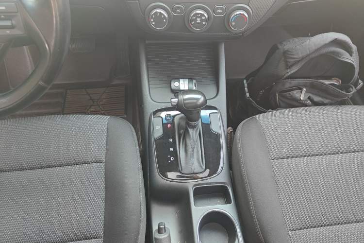 Used Kia K3 2016 1.6L Automatic GLS Gear Lever