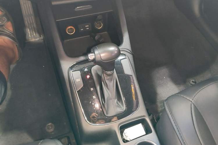 Used Kia K3 2016 1.6L Automatic GLS Gear Lever