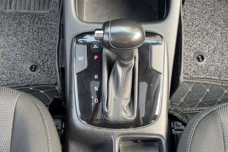Used Kia K3 2016 1.6L Automatic GLS Gear Lever