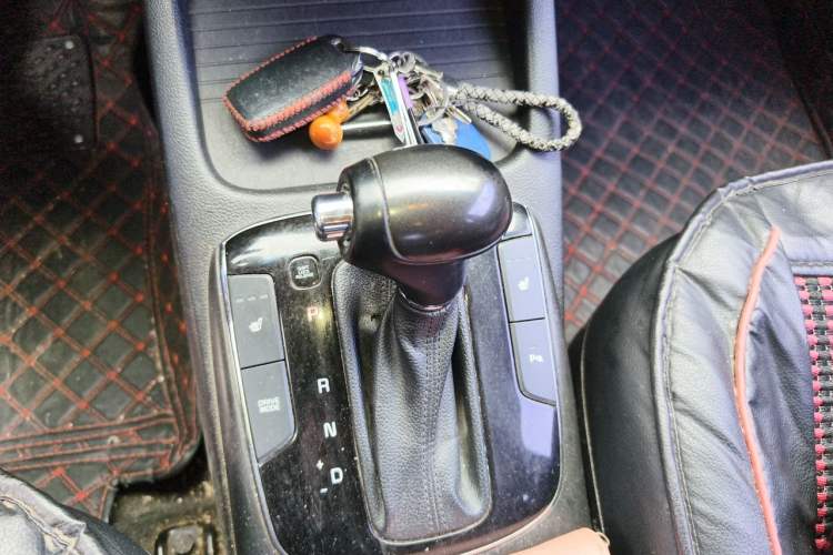 Used Kia K3 2016 1.6L Automatic Premium Gear Lever