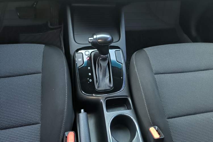 Used Kia K3 2016 1.6L Automatic GLS Gear Lever