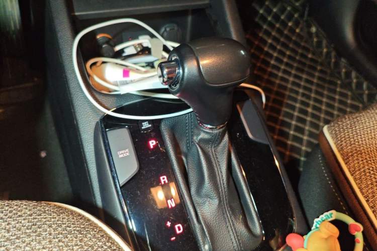 Used Kia K3 2016 1.6L Automatic GLS Gear Lever