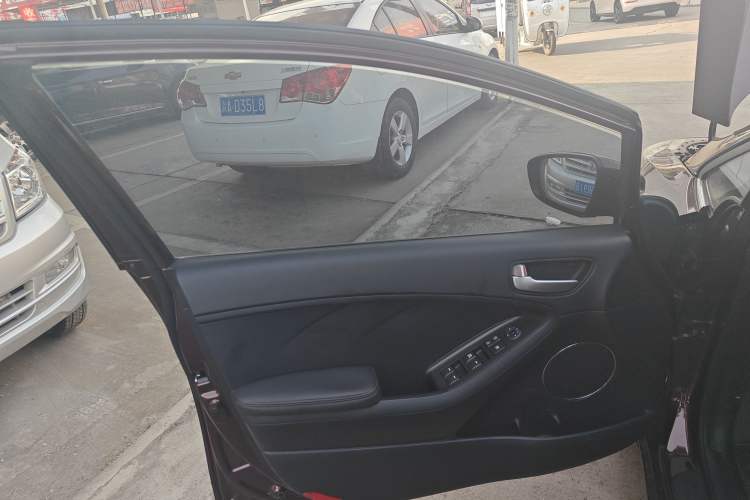Used Kia K3 2016 1.6L Automatic GLS Interior 4