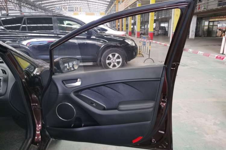 Used Kia K3 2016 1.6L Automatic GLS Interior 5