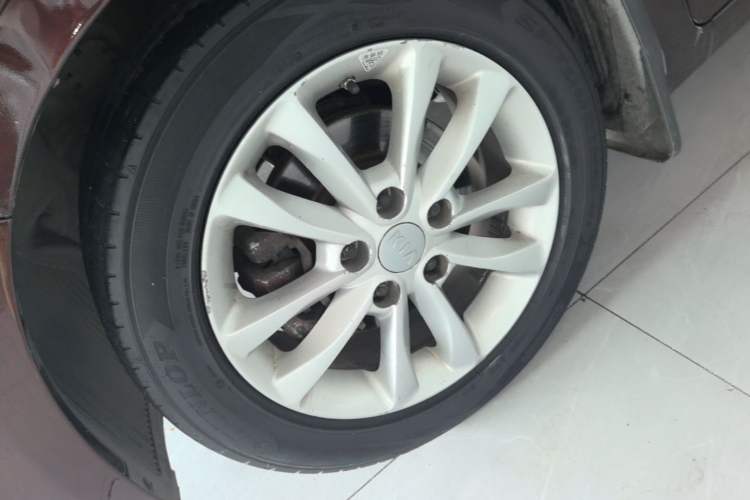 Used Kia K3 2016 1.6L Automatic GLS Left Front Wheel Hub