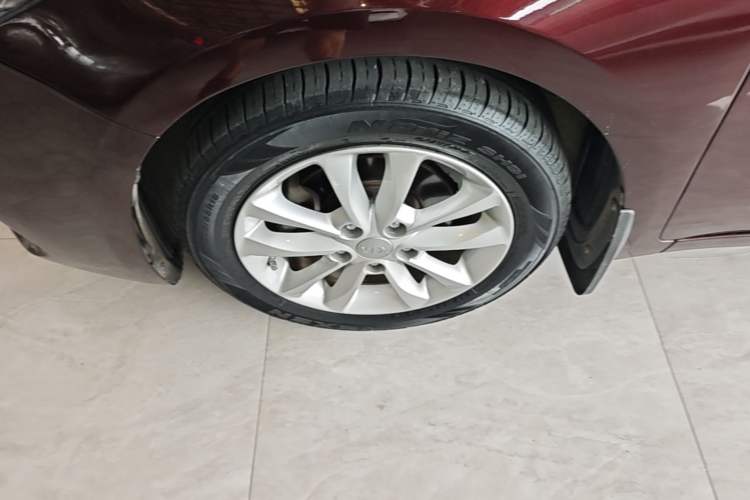 Used Kia K3 2016 1.6L Automatic GLS Left Front Wheel Hub