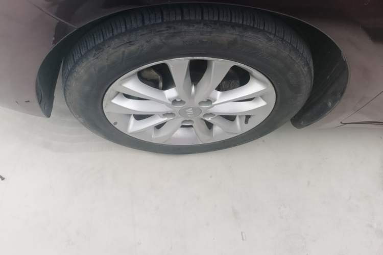 Used Kia K3 2016 1.6L Automatic GLS Left Front Wheel Hub