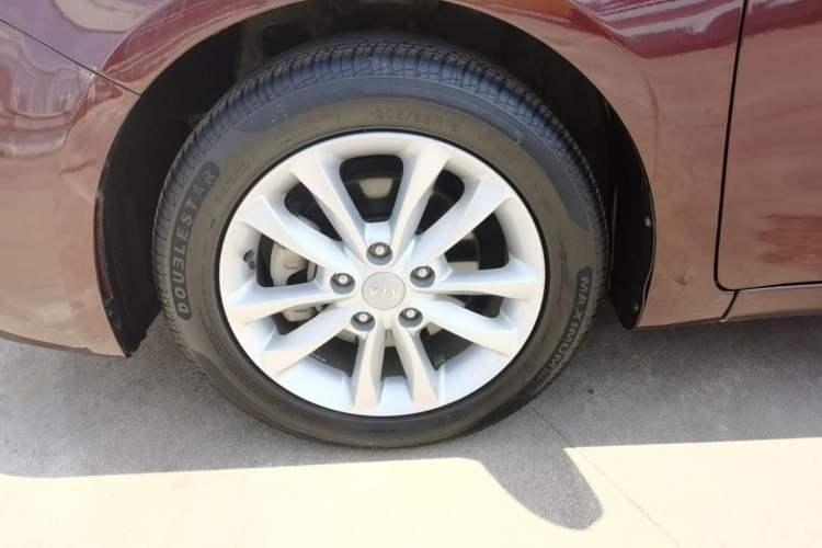 Used Kia K3 2016 1.6L Automatic GLS Left Front Wheel Hub