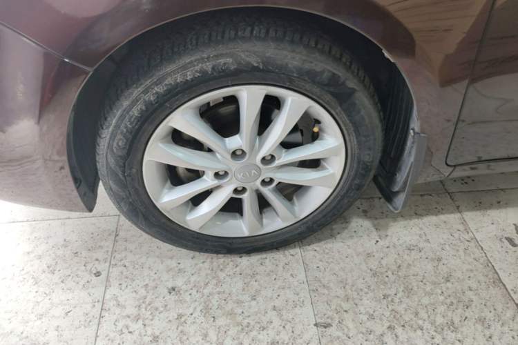 Used Kia K3 2016 1.6L Automatic GLS Left Front Wheel Hub
