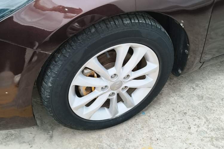 Used Kia K3 2016 1.6L Automatic GLS Left Front Wheel Hub