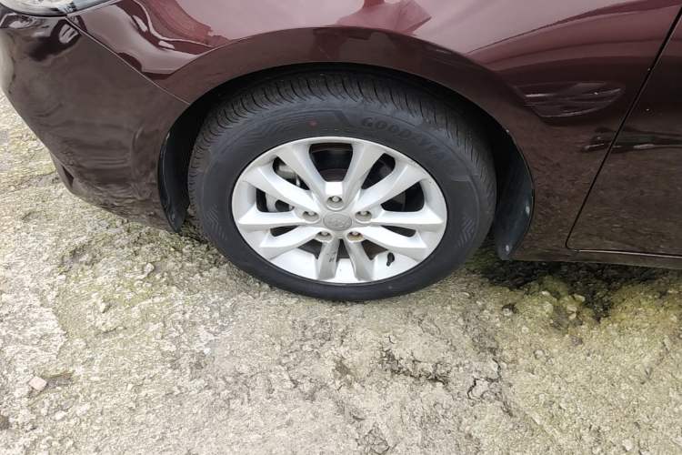 Used Kia K3 2016 1.6L Manual GLS Left Front Wheel Hub