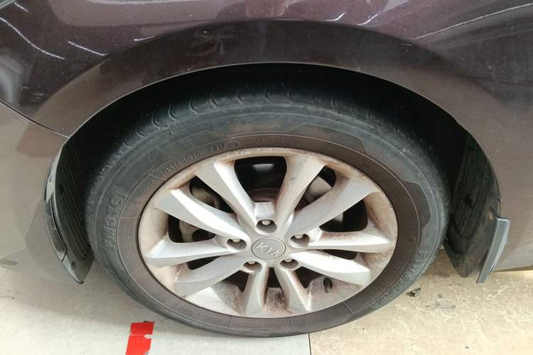 Used Kia K3 2016 1.6L Automatic GLS Left Front Wheel Hub