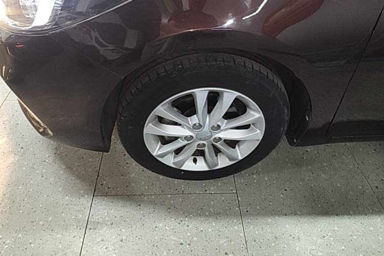 Used Kia K3 2016 1.6L Automatic GLS Left Front Wheel Hub