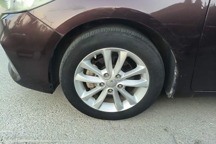 Used Kia K3 2016 1.6L Automatic GLS Left Front Wheel Hub