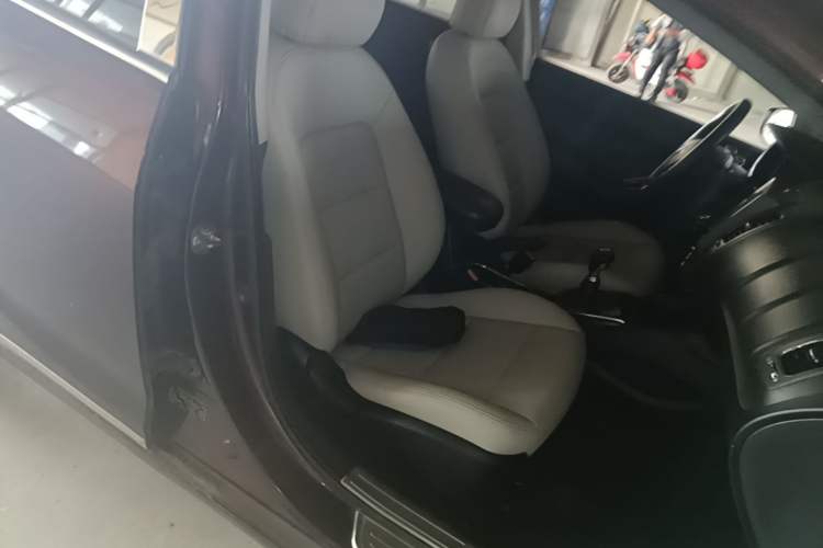 Used Kia K3 2016 1.6L Manual GLS Right Front Seat