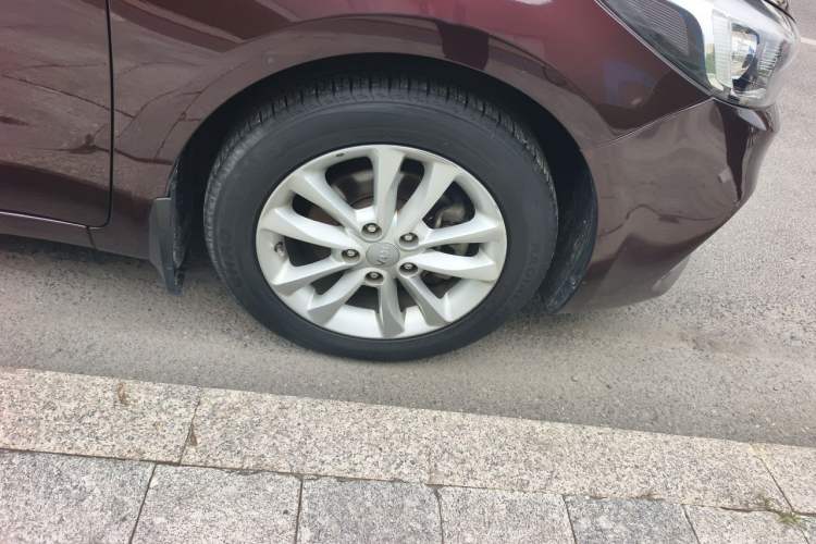 Used Kia K3 2016 1.6L Manual GLS Right Front Wheel Hub