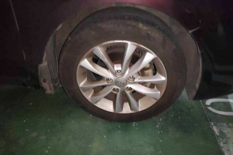 Used Kia K3 2016 1.6L Automatic GL Right Front Wheel Hub
