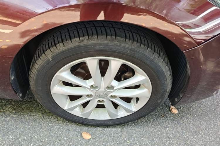 Used Kia K3 2016 1.6L Automatic DLX Right Front Wheel Hub
