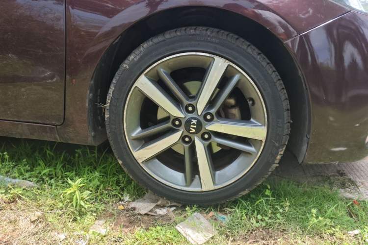Used Kia K3 2016 1.6L Automatic Premium Right Front Wheel Hub