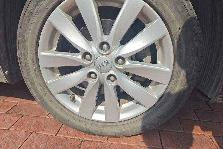 Used Kia K3 2016 1.6L Automatic GL Right Front Wheel Hub