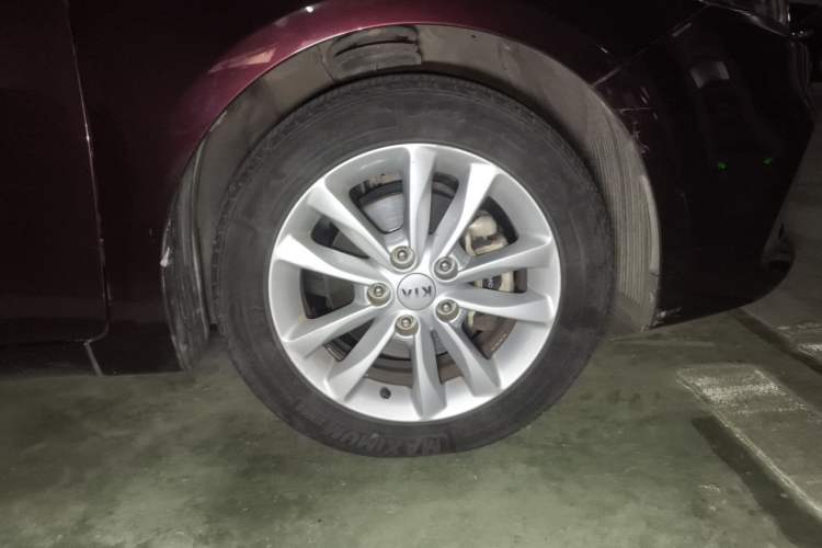 Used Kia K3 2016 1.6L Automatic GLS Right Front Wheel Hub