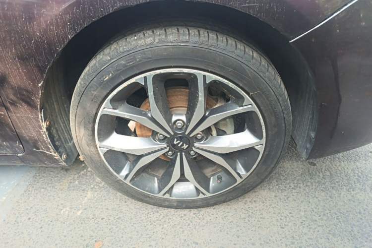 Used Kia K3 2016 1.4T Automatic GLS Right Front Wheel Hub