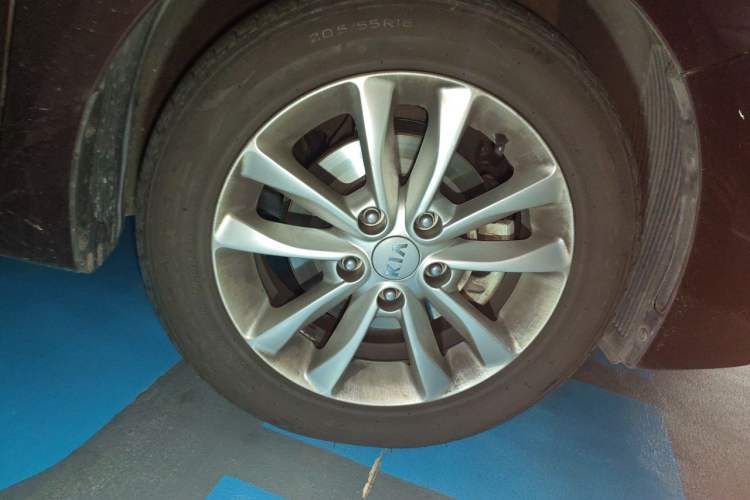 Used Kia K3 2016 1.6L Automatic GLS Right Front Wheel Hub