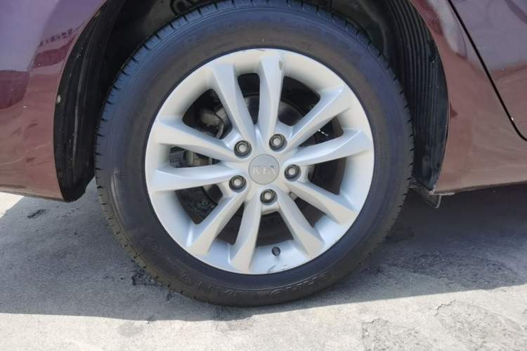Used Kia K3 2016 1.6L Automatic GLS Right Rear Wheel Hub