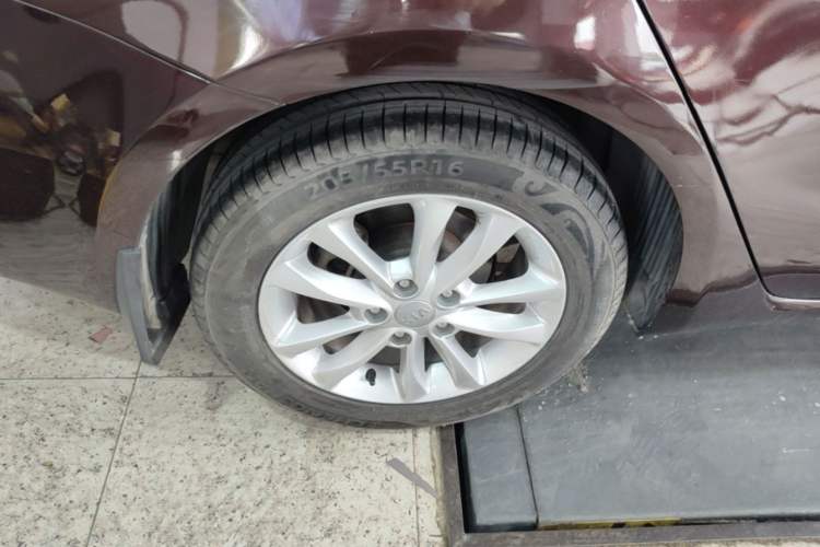 Used Kia K3 2016 1.6L Automatic GLS Right Rear Wheel Hub