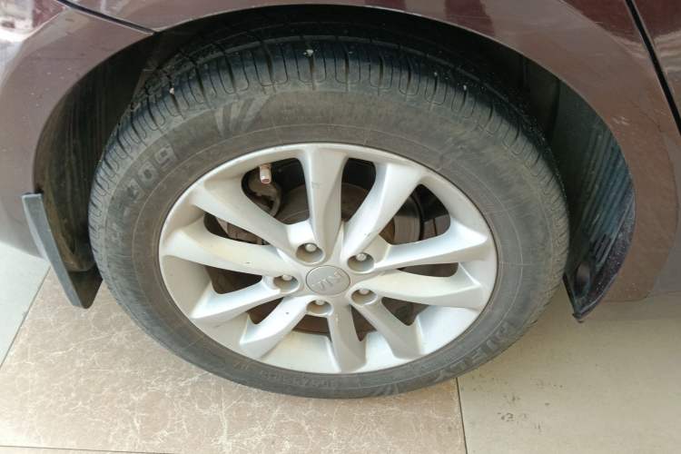 Used Kia K3 2016 1.6L Automatic GLS Right Rear Wheel Hub