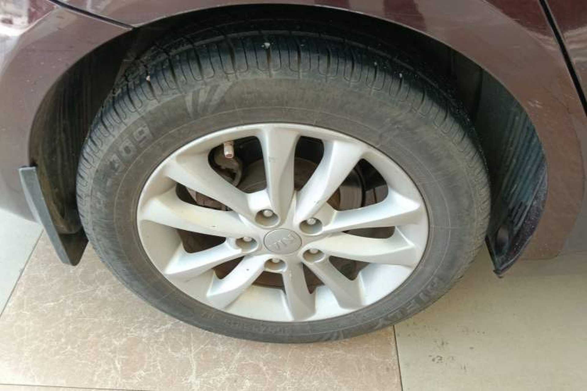 Used Kia K3 2016 1.6L Automatic GLS Right Rear Wheel Hub