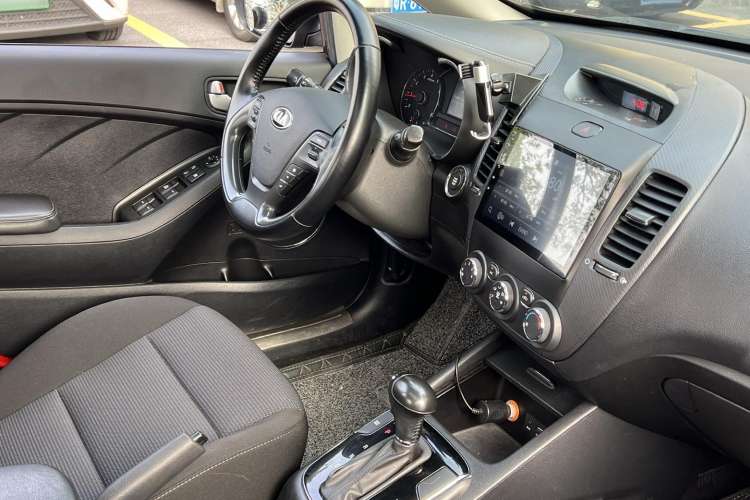 Used Kia K3 2016 1.6L Automatic GLS Steering Wheel