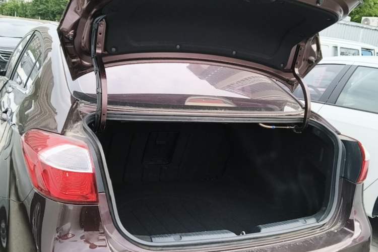Used Kia K3 2016 1.6L Automatic GLS Trunk