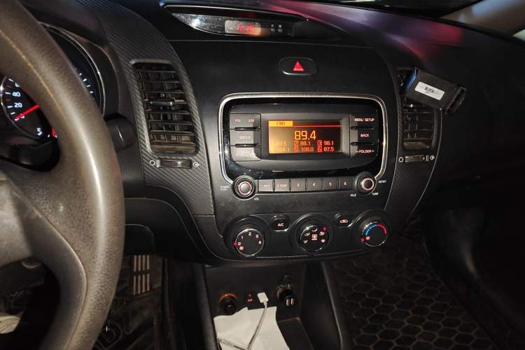 Used Kia K3 2016 1.6L Manual GL Audio And AC Panel