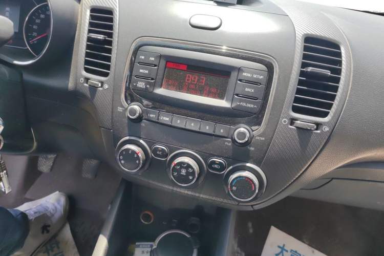 Used Kia K3 2016 1.6L Manual GL Audio And AC Panel