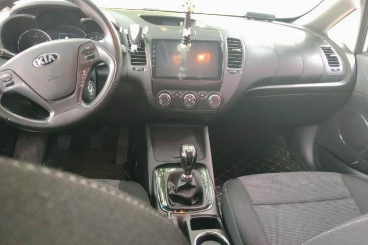 Used Kia K3 2016 1.6L Manual GLS Audio And AC Panel